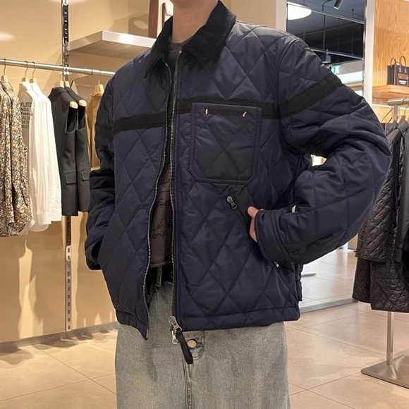 Burberry men quilted jacket in black / navy with logo - Picture 7 of 9